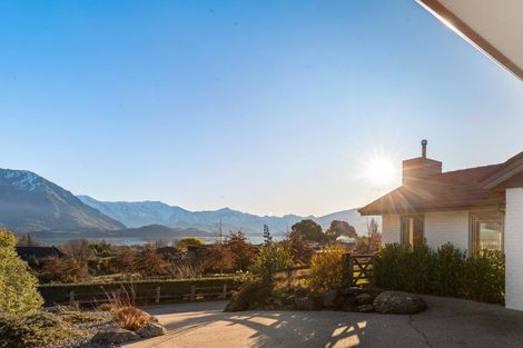 Photo of property in 16 Forest Heights, Wanaka, 9305