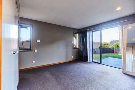 Photo of property in 17 Fernloche Place, Flat Bush, Auckland, 2016