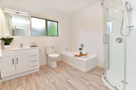 Photo of property in 2/77 Marlborough Avenue, Glenfield, Auckland, 0629