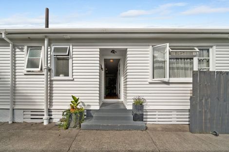 Photo of property in 2/5 Tokomaru Street, Welbourn, New Plymouth, 4312