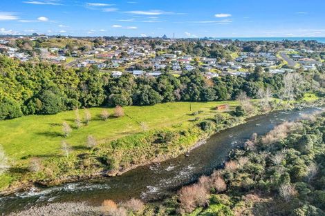 Photo of property in 1/58 Riversdale Drive, Merrilands, New Plymouth, 4312