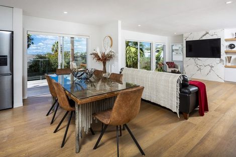 Photo of property in 4/92 Churchill Road, Murrays Bay, Auckland, 0630