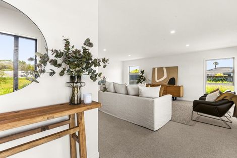 Photo of property in 23 George Yee Place, Taradale, 4112