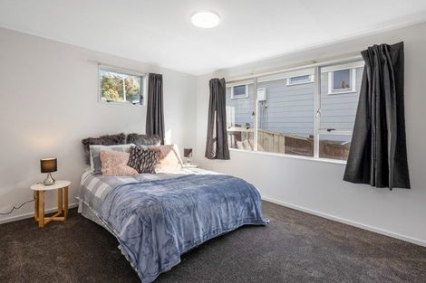 Photo of property in 63 Ruskin Road, Newlands, Wellington, 6037