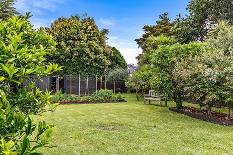 Photo of property in 39 Harbour View Road, Point Wells, 0986