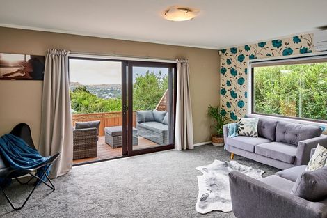 Photo of property in 15a Ruskin Road, Newlands, Wellington, 6037