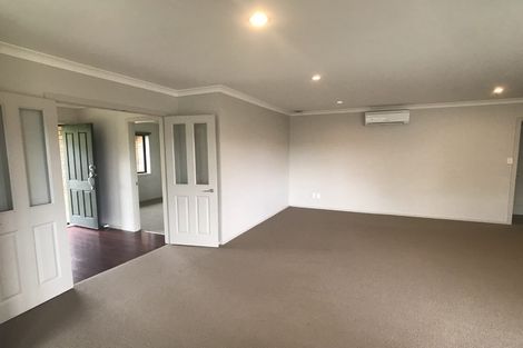 Photo of property in 17 James Nairn Grove, Riverstone Terraces, Upper Hutt, 5018