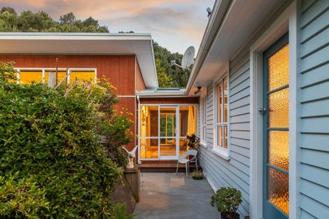 Photo of property in 46 Cornwall Road, Lyttelton, 8082