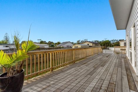 Photo of property in 6 Te Moau Avenue, Parakai, 0830