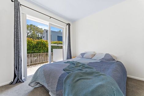 Photo of property in 2/174 East Coast Road, Forrest Hill, Auckland, 0620