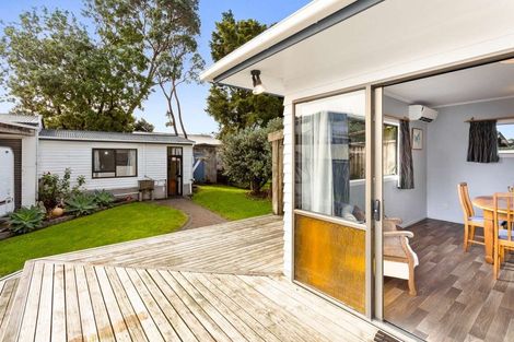 Photo of property in 31 Hereford Street, Te Atatu Peninsula, Auckland, 0610