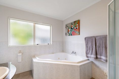 Photo of property in 6 San Angelo Court, Henderson, Auckland, 0612