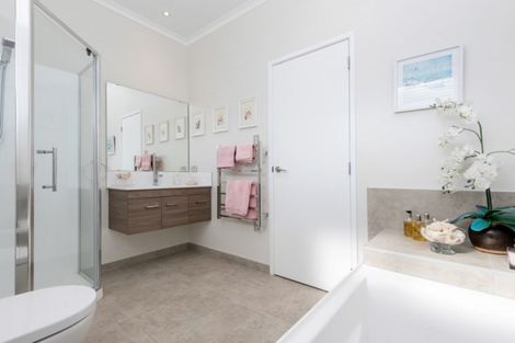 Photo of property in 8 Ridge View Crescent, Pukekohe, 2120