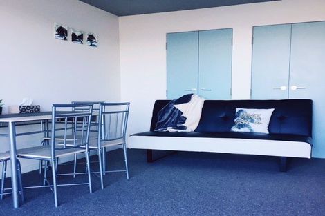 Photo of property in 16 Dungarvan Road, Newlands, Wellington, 6037