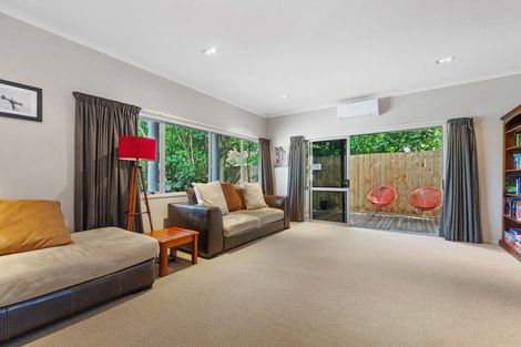 Photo of property in 20b Grand Vue Road, Kawaha Point, Rotorua, 3010