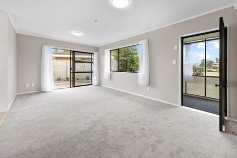 Photo of property in 1/5 Annette Avenue, Te Atatu South, Auckland, 0610