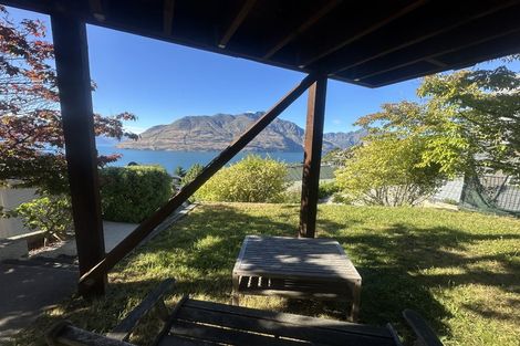 Photo of property in 92 Wynyard Crescent, Fernhill, Queenstown, 9300