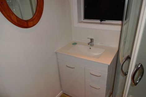 Photo of property in 2 Christmas Road, Manurewa, Auckland, 2102