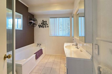 Photo of property in 8 Montague Way, Taradale, Napier, 4112