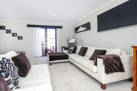 Photo of property in 49 Garton Drive, Massey, Auckland, 0614