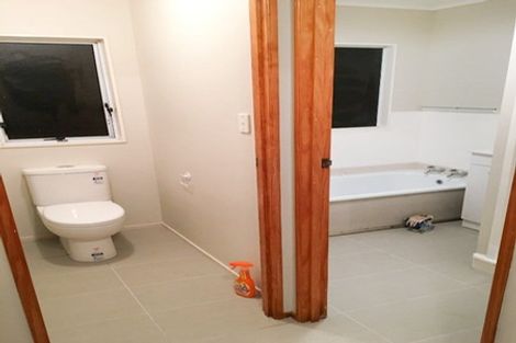 Photo of property in 13 Rewarewa Road, Te Atatu Peninsula, Auckland, 0610