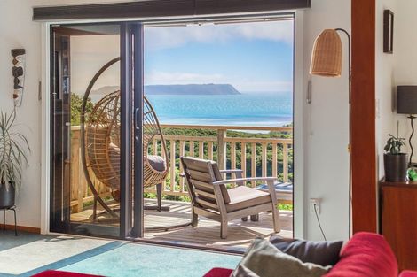 Photo of property in 104 Airlie Road, Plimmerton, Porirua, 5026