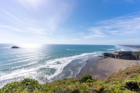 Photo of property in 7 Ngatira Road, Muriwai, Waimauku, 0881