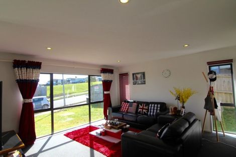 Photo of property in 69 Kirikiri Drive, Papakura, 2110