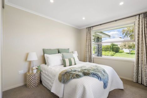 Photo of property in 8 Bateson Way, Heretaunga, Upper Hutt, 5018