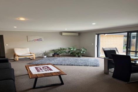 Photo of property in 32 Nielsen Gardens, Rototuna, Hamilton, 3210