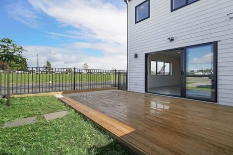 Photo of property in 2 Faithful Drive, Karaka, 2113