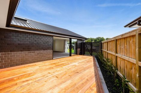 Photo of property in 26 Sycamore Grove, Lower Vogeltown, New Plymouth, 4310