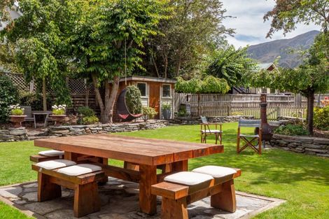 Photo of property in 4 Elva Dawson Place, Arrowtown, 9302