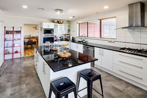 Photo of property in 12 Cullen Place, Tawa, Wellington, 5028