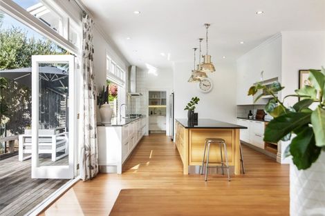 Photo of property in 46 Tainui Road, Devonport, Auckland, 0624