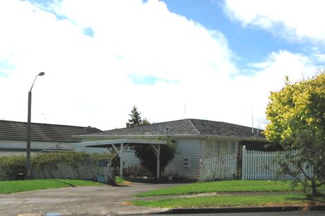 Photo of property in 17 Denver Avenue, Sunnyvale, Auckland, 0612