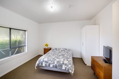 Photo of property in 2 Avondale Road, Taradale, Napier, 4112