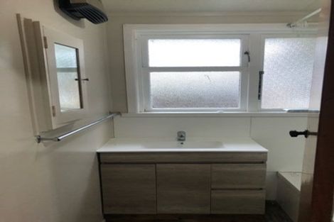 Photo of property in 3166 Great North Road, New Lynn, Auckland, 0600