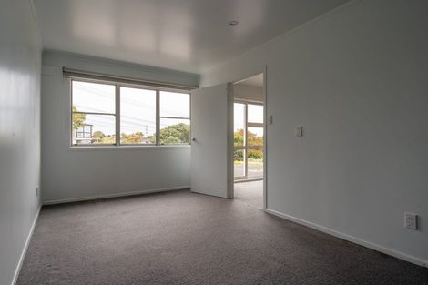 Photo of property in 1 Wakeling Avenue, Te Atatu South, Auckland, 0610