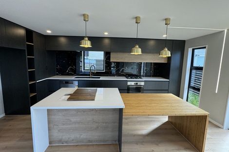 Photo of property in 2a Maunder Place, New Lynn, Auckland, 0600