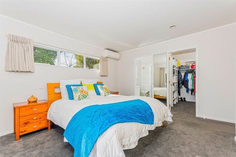 Photo of property in 4 Hanly Close, West Harbour, Auckland, 0618