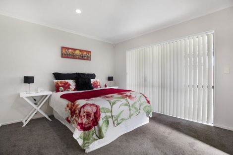 Photo of property in 17 Magic Way, Randwick Park, Auckland, 2105