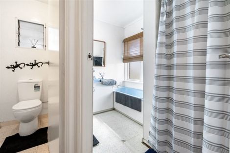 Photo of property in 104 Lincoln Park Avenue, Massey, Auckland, 0614