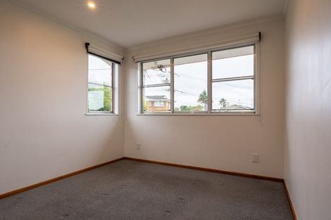 Photo of property in 1 Wakeling Avenue, Te Atatu South, Auckland, 0610