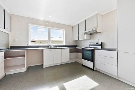 Photo of property in 3 Marlene Avenue, Te Atatu South, Auckland, 0610