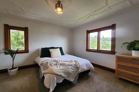 Photo of property in 6 Ridge Lane, New Plymouth, 4310