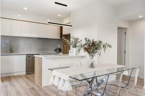 Photo of property in 252 Don Buck Road, Massey, Auckland, 0614