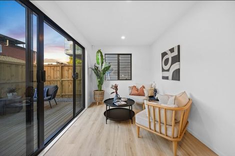 Photo of property in 3b Dawnhaven Drive, Te Atatu Peninsula, Auckland, 0610