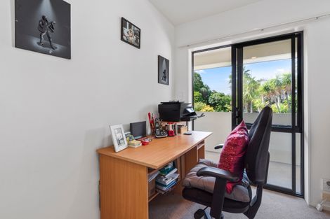 Photo of property in 2/90 Albany Highway, Greenhithe, Auckland, 0632