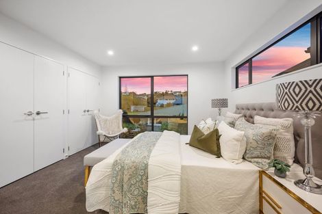 Photo of property in 3c Margaret Place, Milford, Auckland, 0620